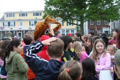 I Found the Aardvark!
Mattapoisett residents turned out for FOX 25 Morning News' live broadcast from Shipyard Park on Friday, June 6, 2008 and took time to pose with The Wanderer's aardvark.
