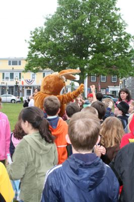 I Found the Aardvark!
Mattapoisett residents turned out for FOX 25 Morning News' live broadcast from Shipyard Park on Friday, June 6, 2008 and took time to pose with The Wanderer's aardvark.
