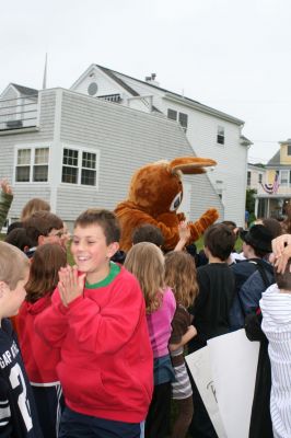 I Found the Aardvark!
Mattapoisett residents turned out for FOX 25 Morning News' live broadcast from Shipyard Park on Friday, June 6, 2008 and took time to pose with The Wanderer's aardvark.
