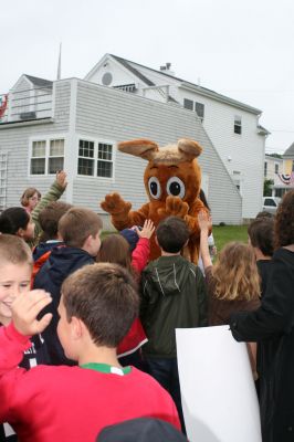 I Found the Aardvark!
Mattapoisett residents turned out for FOX 25 Morning News' live broadcast from Shipyard Park on Friday, June 6, 2008 and took time to pose with The Wanderer's aardvark.
