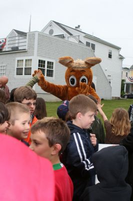 I Found the Aardvark!
Mattapoisett residents turned out for FOX 25 Morning News' live broadcast from Shipyard Park on Friday, June 6, 2008 and took time to pose with The Wanderer's aardvark.
