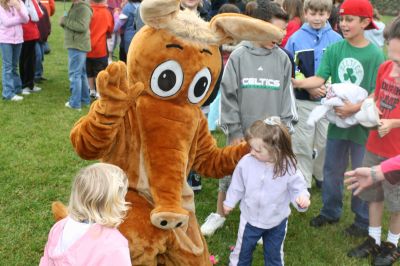 I Found the Aardvark!
Mattapoisett residents turned out for FOX 25 Morning News' live broadcast from Shipyard Park on Friday, June 6, 2008 and took time to pose with The Wanderer's aardvark.
