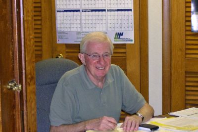 Look Who's 70 ...
Who just turned 70 years young, you ask? We have it from reliable sources that none other than Rochester Town Administrator and longtime Mattapoisett resident James Huntoon (seen here keeping busy at work) commemorated the big 7-0 milestone on Wednesday, August 31. And we didnt think Mr. Huntoon looked a day over 69! The Wanderer would like to take this opportunity to wish Mr. Huntoon a very Happy 70th Birthday and many more! (Photo by Kenneth J. Souza).
