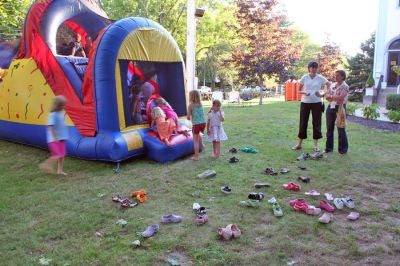 Rock Around the Block
Marion held their Annual Town Block Party on Sunday, August 31 in the street in front of the Marion Town House. The well-attended event featuring food, fun and frolic, along with dancing courtesy of DJ Roger Chartier. (Photo by Robert Chiarito).
