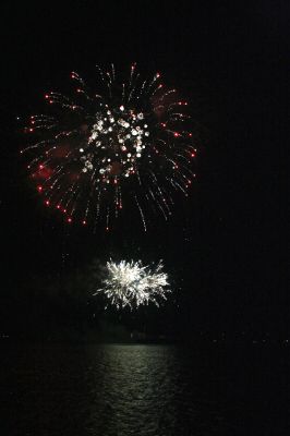 Sippican Skyrockets
The Town of Marion once again hosted a spectacular fireworks display shot off over Sippican Harbor on Thursday night, July 3. (Photo by Robert Chiarito).
