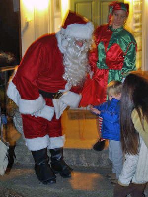 Santa in Sippican
Santa meets his biggest fans during the 2006 Village Holiday Stroll in Marion on Sunday, December 10. (Photo by Joe LeClair).
