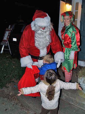 Santa in Sippican
A thrilled girl greets Jolly Ol' Saint Nick during the 2006 Village Holiday Stroll in Marion on Sunday, December 10. (Photo by Joe LeClair).
