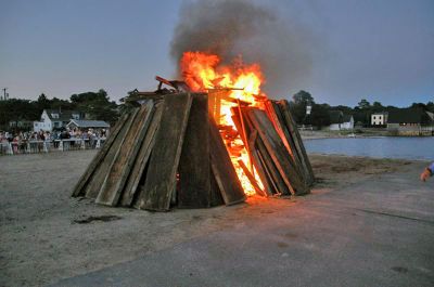 150th Bon Fire!
Mattapoisett's 150th Sesquicentennial Celebration "Bon Fire" was held on Saturday night, August 11 on the Town Beach. (Photo by Tim Smith).
