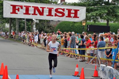 Mattapoisett Road Race 2008
Sarah Whitaker of West Hollywood, CA, was the third female finisher, placing 36th overall in 33:09, in the Mattapoisett Road Race held on July 4, 2008. (Photo by Kenneth J. Souza).
  
