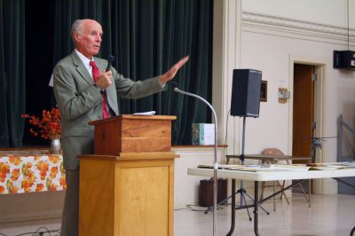 Copter Creator
Dr. David Jenney, a retired mechanical engineer for the Sikorsky Company, recounted his forty years with the company, which included his role as a key member of the team that helped to develop the Black Hawk helicopter, during a recent monthly meeting of the Maconchu Club of Mattapoisett on November 8. A member of the club, Dr. Jenney came to Sikorsky in the early 50s, fresh out of college, looking for a career that would challenge him to use his engineering skills. (Photo by Robert Chiarito).
