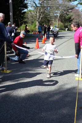 Mother's Day Road Race
The second annual Tiara Classic 5K Mother's Day Road Race stepped off from Oxford Creamery on Route 6 in Mattapoisett on Sunday, May 11, 2008. (Photo by Robert Chiarito).
