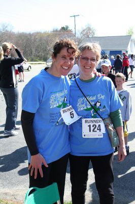 Mother's Day Road Race
The second annual Tiara Classic 5K Mother's Day Road Race stepped off from Oxford Creamery on Route 6 in Mattapoisett on Sunday, May 11, 2008. (Photo by Robert Chiarito).
