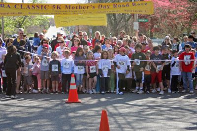 Mother's Day Road Race
The second annual Tiara Classic 5K Mother's Day Road Race stepped off from Oxford Creamery on Route 6 in Mattapoisett on Sunday, May 11, 2008. (Photo by Robert Chiarito).
