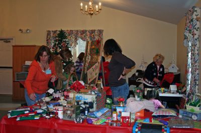 Congregational Christmas
A "Birthday Party for Jesus" Christmas Fair was held at the First Congregational Church of Rochester on Saturday, November 10. (Photo by Robert Chiarito).
