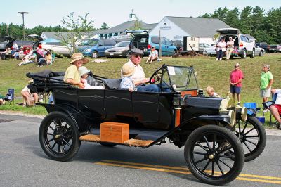 Rochester Country Fair Parade 2007
Former Selectman Richard Cutler drives his classic car in the Rochester Country Fair Parade on Sunday, August 19. (Photo by Robert Chiarito).
