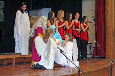 Seasonal Singing
Local favorites The Showstoppers performed Christmas classics during their Holiday Concert on Sunday, December 23 at the Marion Music Hall. (Photo by Robert Chiarito).
