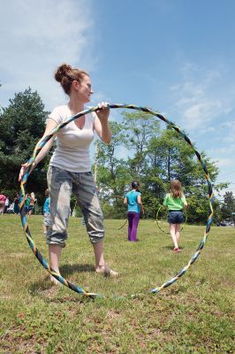 Hula-hoop Performer
Hula-hoop performer Pinto Bella taught kids the benefit of hula-hooping for body and mind and performed superhero-themed tricks on June 20 at Plumb Library. Photos by Colin Veitch
