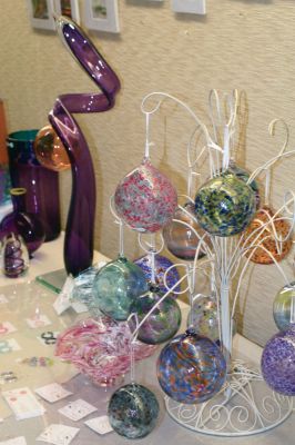 Art Center Shopping
Shoppers got the chance to choose from unique pieces of artwork at the 2009 Marion Art Center Holiday Shop. Work from area artists included woodcarvings, paintings, fiber-arts, glass, and more. Photo by Anne O�Brien-Kakley.
