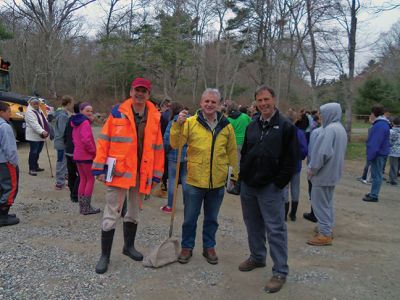 Marion Natural History Museum
Many thanks to state-certified forester Phil Benjamin, Brian Butler of Oxbow Associates, and Gary Johnson of the Mattapoisett Land Trust, for donating their time and expertise to introduce the Old Hammondtown School sixth grade to the several of the unique ecosystems in Nasketucket State Park. Phil led a walk through the upland forests along the "Holly Trail", Brian led a walk along the intertidal shoreline, and Gary introduced the students to a vernal pool.   
