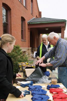 Annual Clean Up
May 9 in Marion was also the time for the annual clean up, which had residents meeting at the Marion Music Hall for their assignments and supplies. Photos by Colin Veitch
