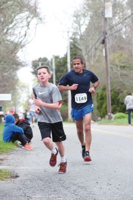 Women’s Fund Tiara 5K
The rain held off on Sunday, May 8, for the Women’s Fund Tiara 5K, now in its 10th year. The annual Mother’s Day event draws hundreds to the starting line at Oxford Creamery, through the village of Mattapoisett, and back to Oxford Creamery for the finish. Photos by Colin Veitch
