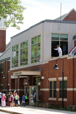 Mr. T!
Students chanted “Mr. T!” to Mr. Tavares on the roof as they left school June 18. Kevin Tavares, associate principal, challenged the kids to raise 481 canned goods to top Mr. T’s 480 – they collected over 800 instead! Mr. T had to spend the night on the roof of Center School, calling the community out to visit him and bring canned goods so he could match the students’ grand total. Photos by Jean Perry
