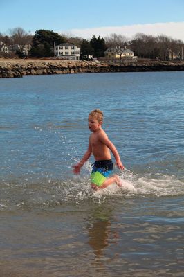 Mattapoisett Polar Plunge
New Year’s Day 2023 was bright and balmy when over 100 “plungers” ran, walked, hopped and slid into the freezing waters at Mattapoisett Town Beach. The event was hosted by an ad hoc group collecting donations for those battling cancer. The group has been successful in their efforts to help offset the unseen costs associated with a cancer diagnosis impacting local families. Heather Bichsel of the group said that this year they collected approximately $2,500, monies that will be given to a local family as wel
