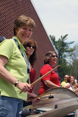Last Day of School
June 19 was the last day of school at RMS, and the teachers and staff celebrated with their traditional student sendoff. Conductor Danni Kleiman led the teachers in song as the busses full of waving students looped around the parking lot before heading off toward summer break. Photos by Jean Perry
