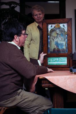 Antiques in Rochester
Antiques expert Frank H. McNamee appraises items at Rochester Woman's Club Antique and Collectible show on November 29, 2009. The event was one of the Clubs efforts to regroup and gain attention for the Club again. Photo by Felix Perez.
