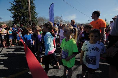 8th Annual Tiara 5K Mother’s Day Race
The Women’s Fund held their 8th Annual Tiara 5K Mother’s Day Race, Walk and Fun Run on a lovely Sunday morning. Dozens turned out to enjoy the music, activities and lovely village course. For more information on the Women’s Fund visit: www.womensfundsema.org. Photos by Felix Perez
