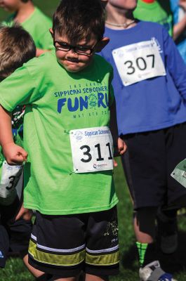 Sippican Schooner 5k and Mini Fun Run 
 Sunday, May 4 was a perfect day for a fun run through Marion, and about 200 people turned out to participate in VASE’s second annual Sippican Schooner 5k and Mini Fun Run to raise money for educational programs at Sippican Elementary School. VASE member Diana Martin organized the event, with the support of about 12 volunteers who assisted that morning in making sure the two races went off without a hitch. Photo by Felix Perez
