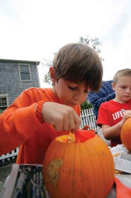 Mattapoisett Historical Society’s Fall Festival
Kids of all ages gathered at the Mattapoisett Historical Society’s Fall Festival on Saturday to experience what life and work were like for generations past. For more on the fun and food, see page 13. Photos by Marilou Newell and Felix Perez. 
