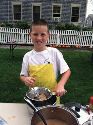 Mattapoisett Historical Society’s Fall Festival
Kids of all ages gathered at the Mattapoisett Historical Society’s Fall Festival on Saturday to experience what life and work were like for generations past. For more on the fun and food, see page 13. Photos by Marilou Newell and Felix Perez. 
